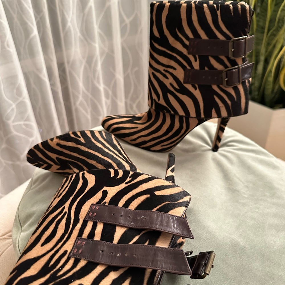 Manolo Blahnik Zebra Animal Print Pony Hair Brown Booties Size 37